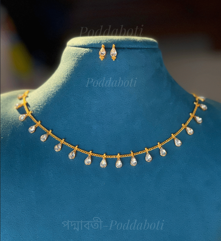 Elegant neckpiece with small cute Eartop
