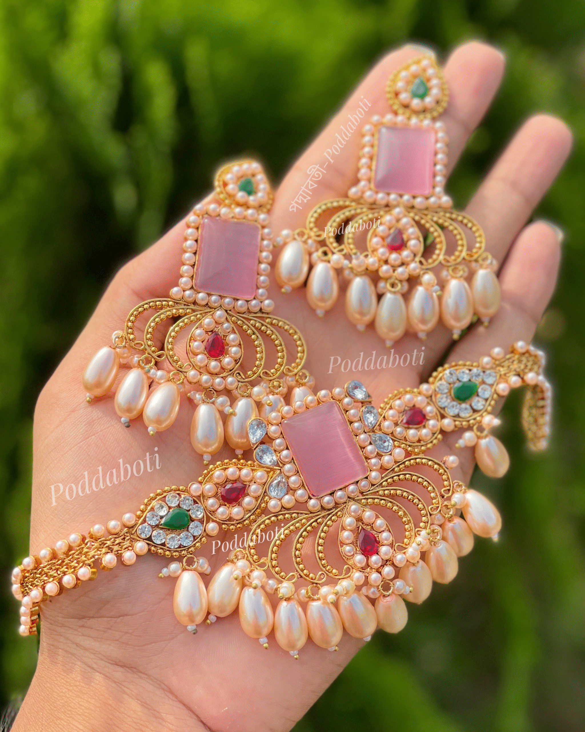 Gold plated gorgeous Choker with beautiful Earrings